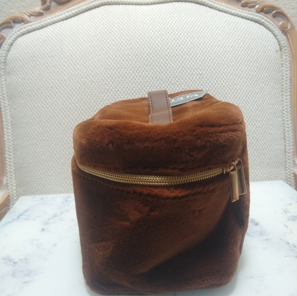 Ulta Brown Faux Fur Toiletry Cosmetic Makeup Vanity Case - Picture 4 of 10